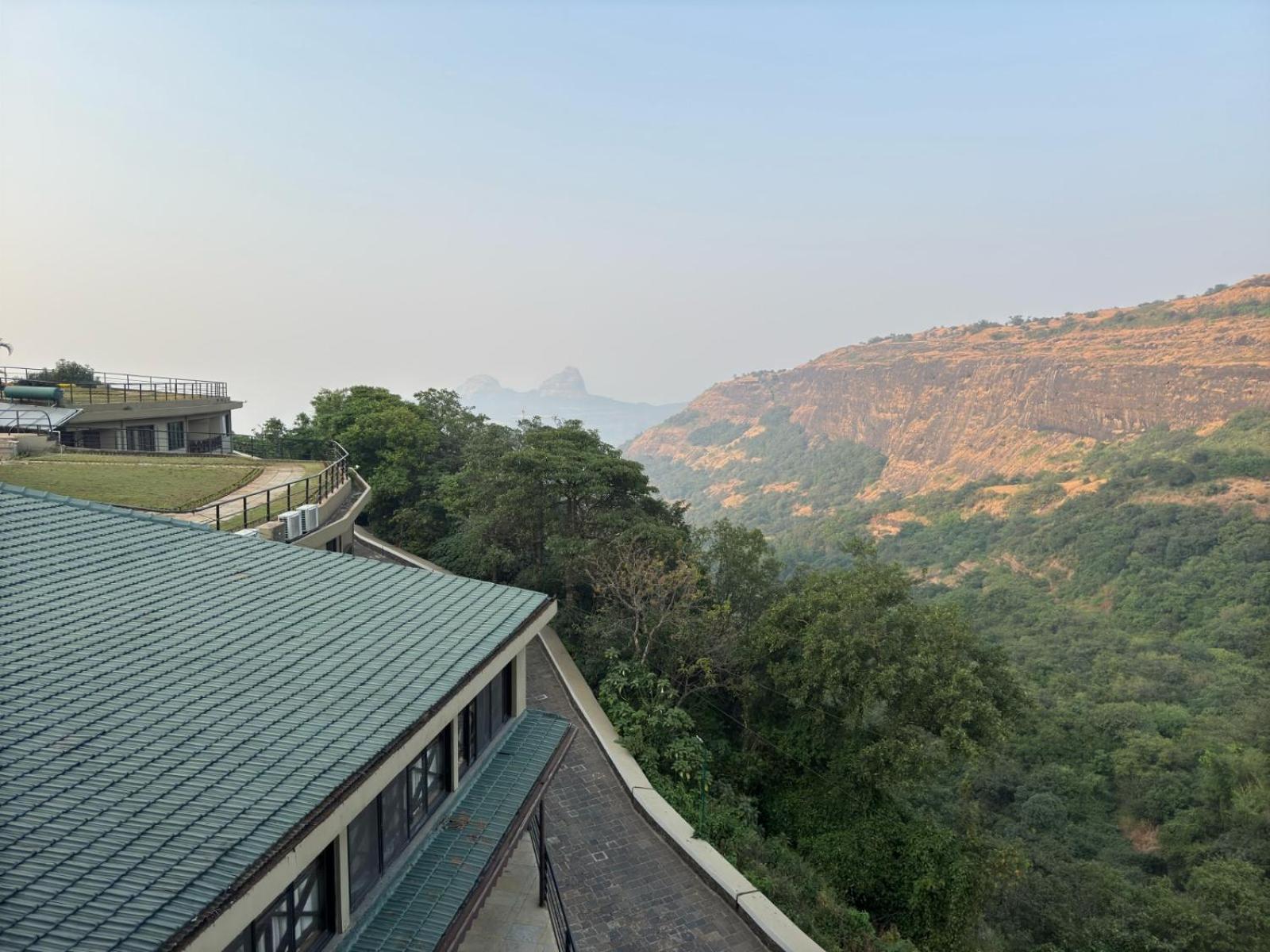 Upper Deck Resort - Stay And Relax At The Highest Peak Lonavala Exteriér fotografie
